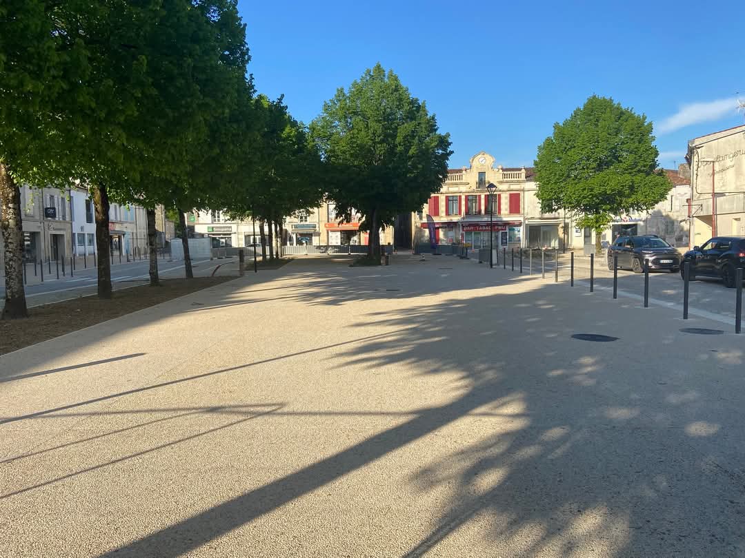 Une place rénovée qui renforce l’attractivité du cœur d’Aulnay-de-Saintonge